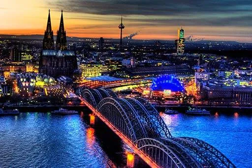 Hohenzollernbr&uuml;cke K&ouml;ln Liebesschl&ouml;sser bei Sonnenuntergang