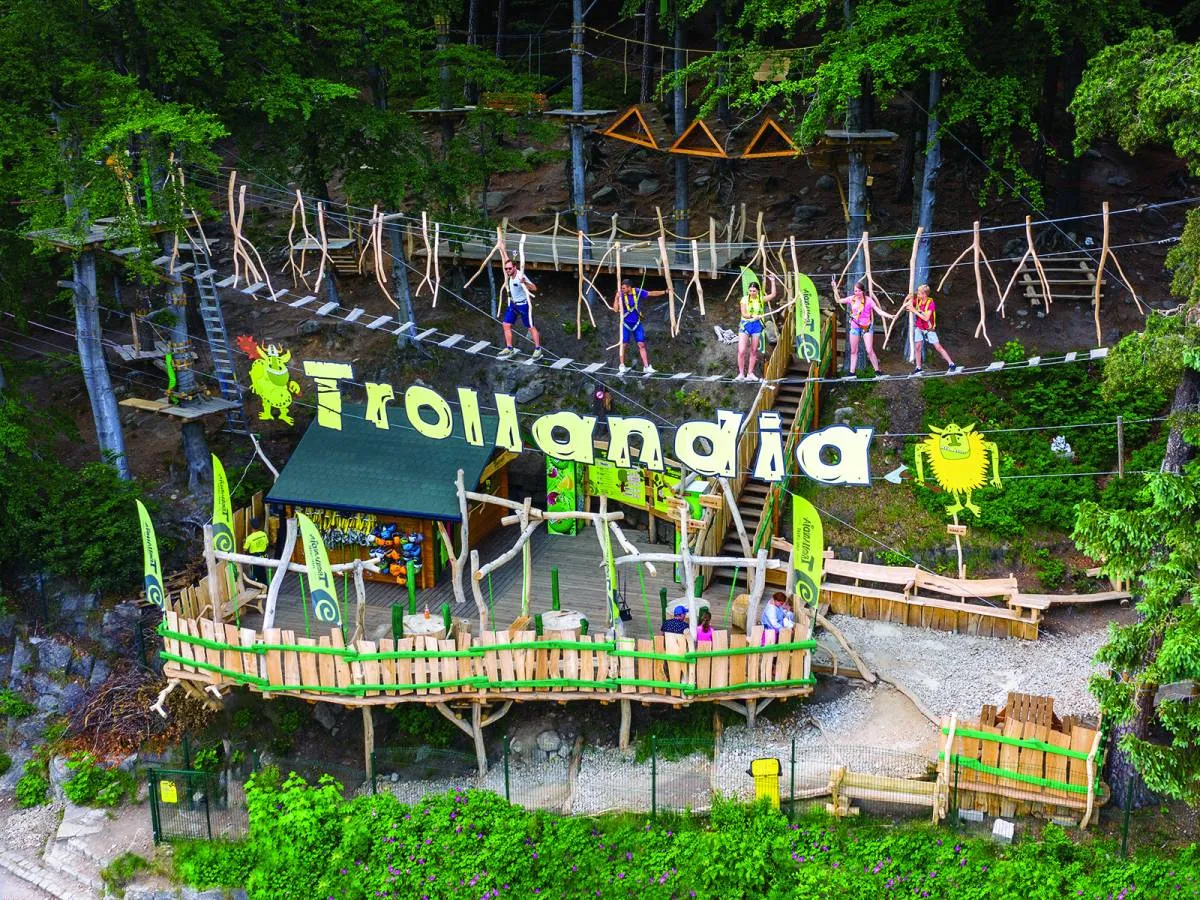 Szklarska Poręba atrakcje dla dzieci Dinopark Esplanada park linowy