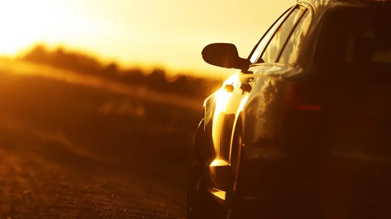 zdjęcia samochodu złota godzina