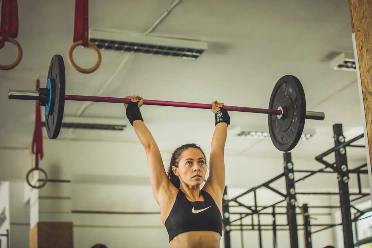 kobieta trenująca crossfit