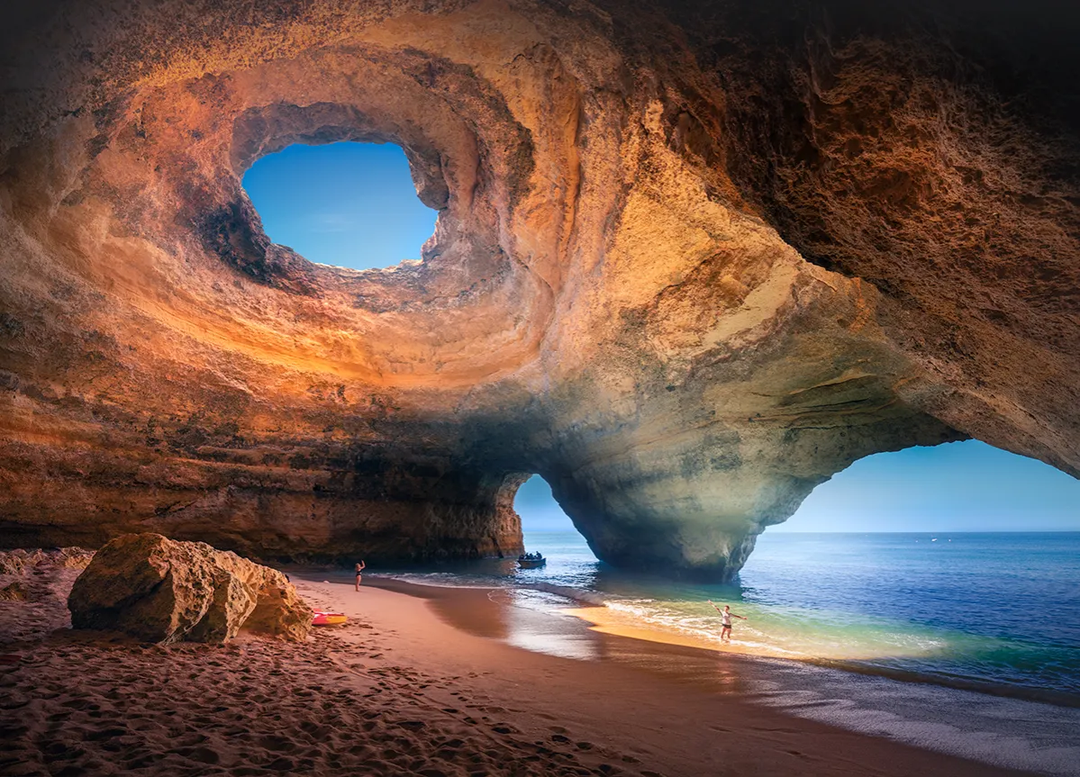 Algarve Portugalia jaskinia Benagil klify