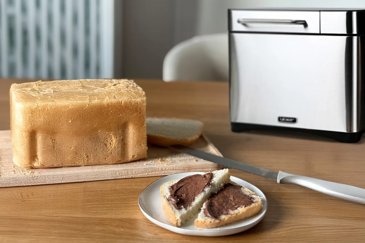 podstawowe składniki do chleba i sprzęt