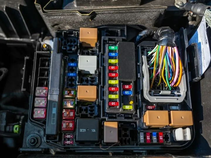 spalony bezpiecznik objawy dom samoch&oacute;d