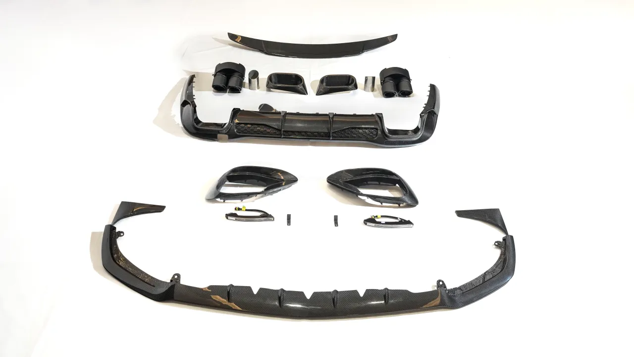 porównanie materiałów spoilerów samochodowych ABS carbon laminat