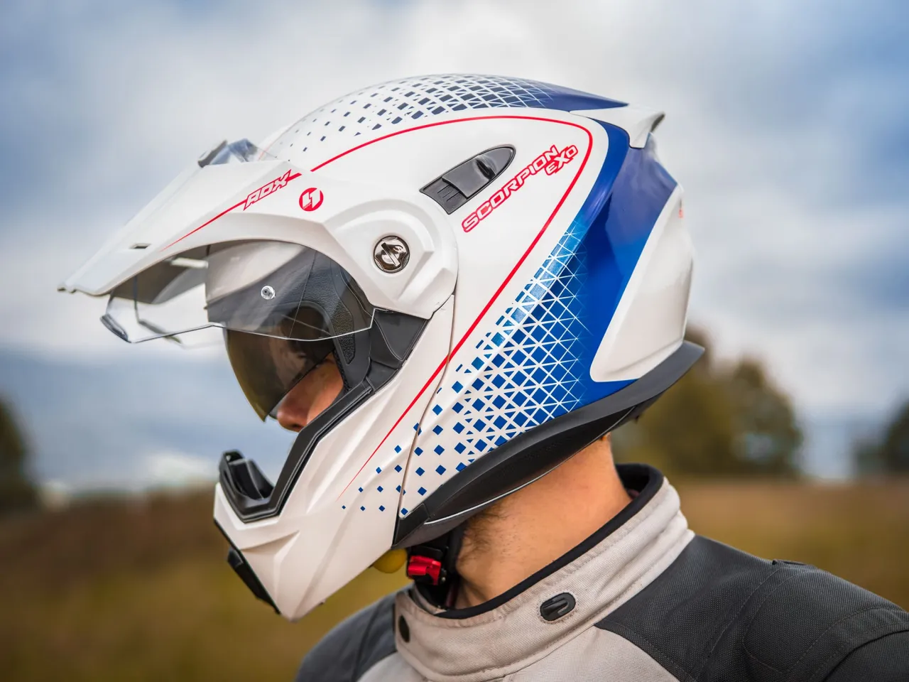 test dwóch palców kask motocyklowy