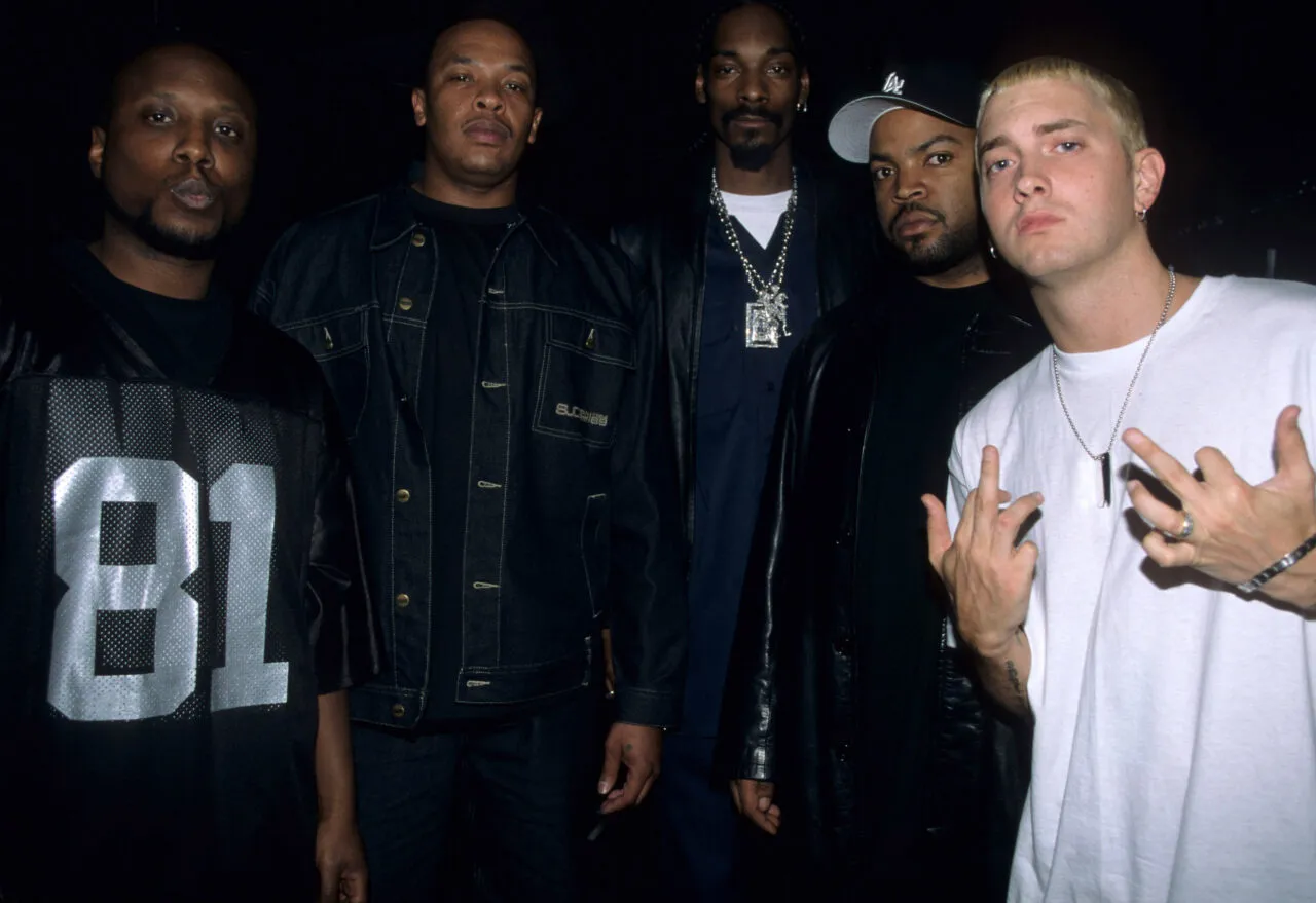 Eminem z innymi raperami lat 90. Dr. Dre, Snoop Dogg, Jay-Z