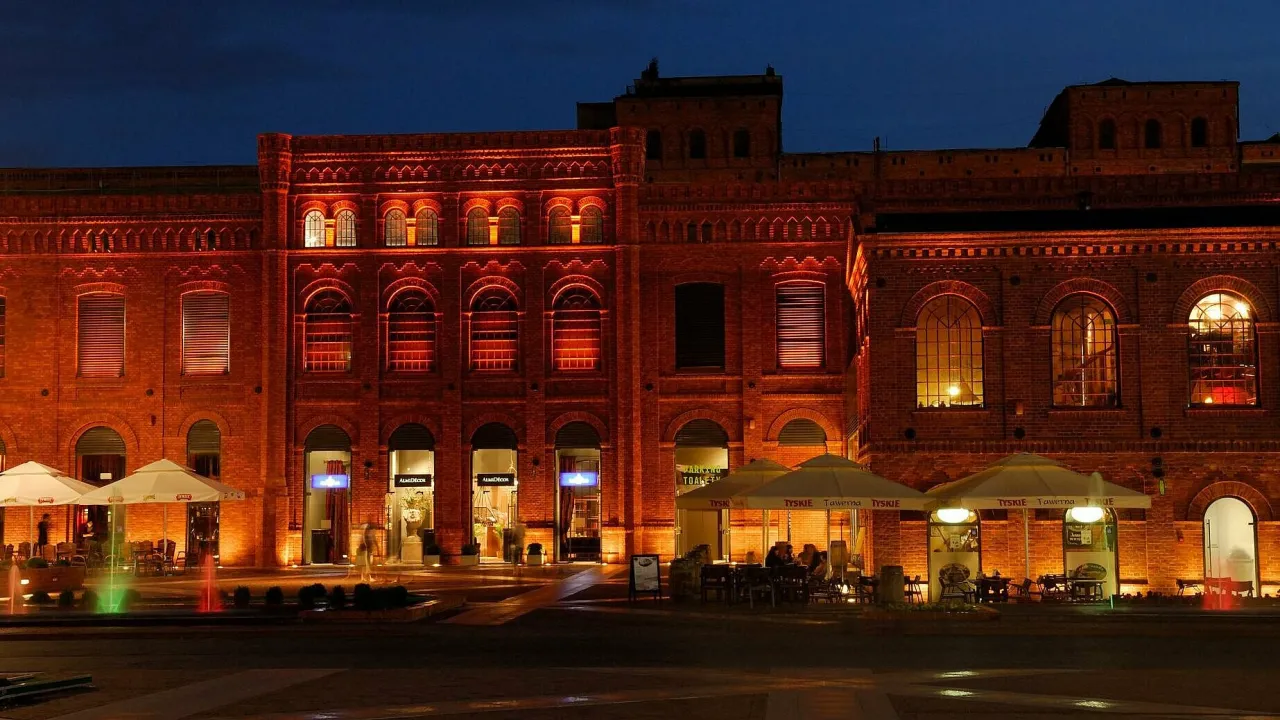 Manufaktura Ł&oacute;dź nocą