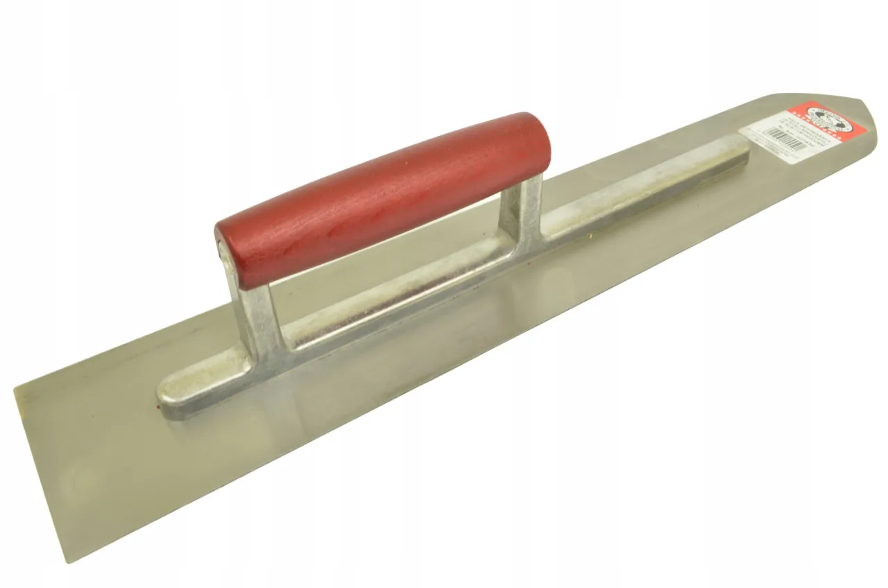 Profesjonalna tarka do betonu ze stalową, szeroką klingą i wygodnym, czerwonym, drewnianym uchwytem. Idealna do wygładzania powierzchni.