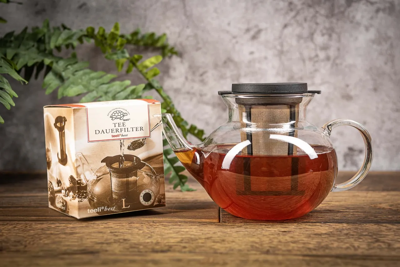 różne style dzbanków do herbaty