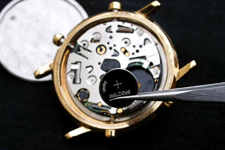 mechanizmy zegarków kwarcowych szwajcarskie japońskie