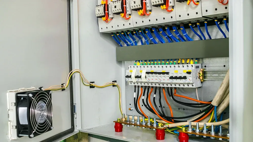 Rozdzielnica elektryczna schemat, uporządkowane kable