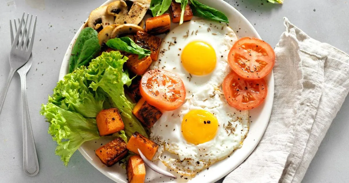 Wytrawne śniadanie jajka warzywa