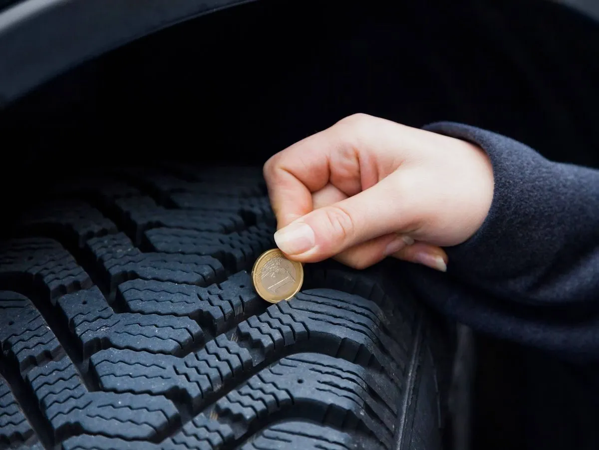 Reifenprofil und Reifendruck pr&uuml;fen