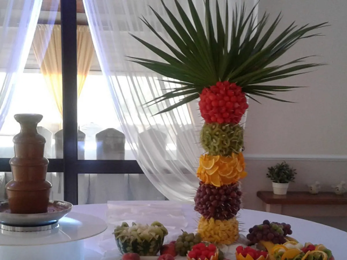 r&oacute;żne smaki czekolady do fontanny, owoce do fontanny czekoladowej