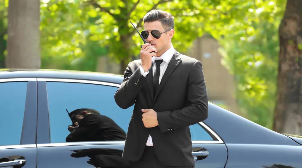 Osoba w sytuacji zagrożenia, symboliczna ochrona osobista