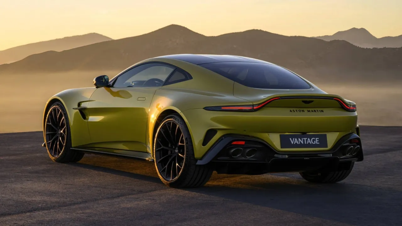 Aston Martin Vantage 2024 na tle polskiego krajobrazu