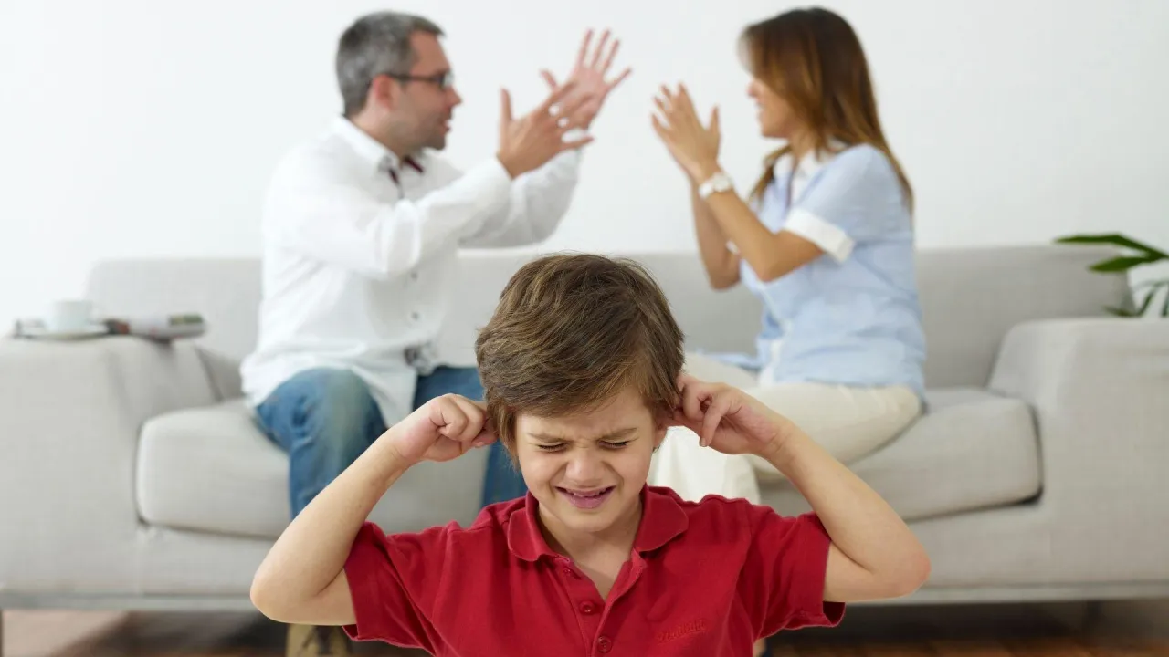 dzieci świadkowie przemocy domowej, wpływ agresji na dzieci