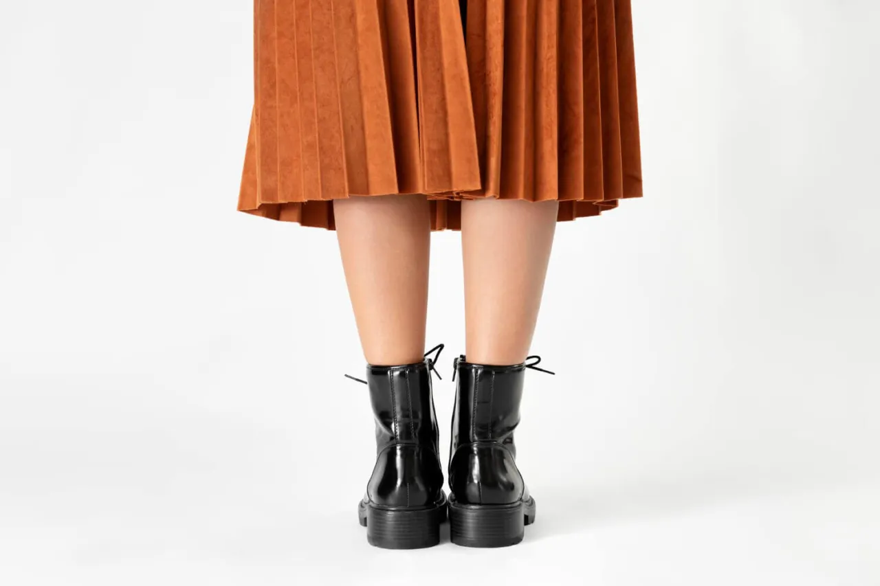 jakie buty do długiej spódnicy, długa spódnica i sneakersy, długa spódnica i kozaki, długa spódnica i szpilki