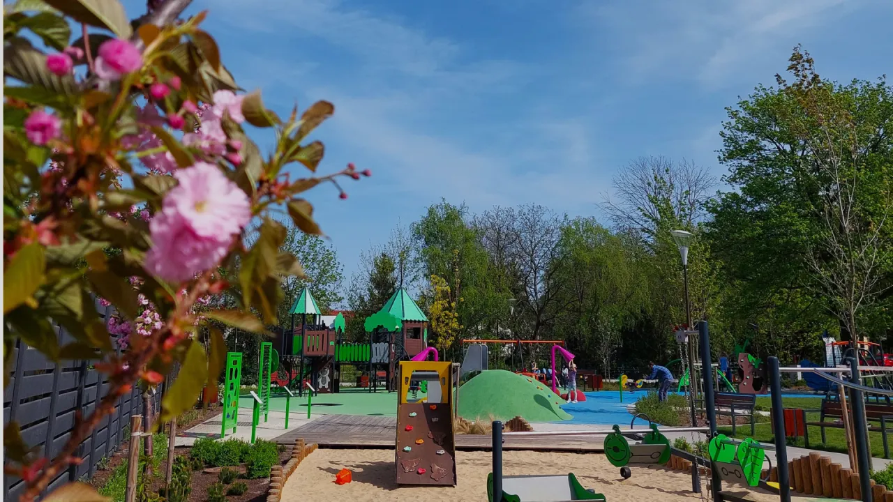 przygotowanie placu zabaw na wiosnę