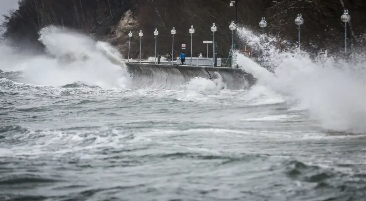 Bezpieczeństwo nad morzem sztorm, ostrzeżenia IMGW