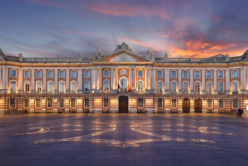 Toulouse Place du Capitole ambiance coucher de soleil