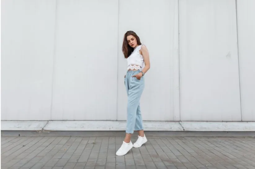 Błędy w stylizacji niebieskich spodni