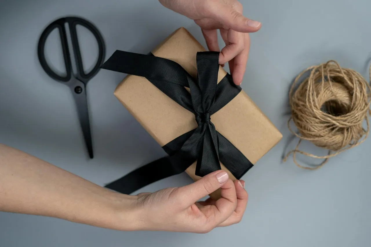 Jak zapakować perfumy na prezent kreatywnie