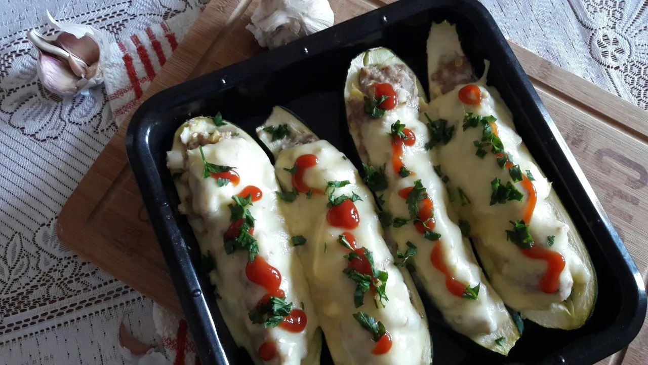 wydrążanie cukinii do faszerowania