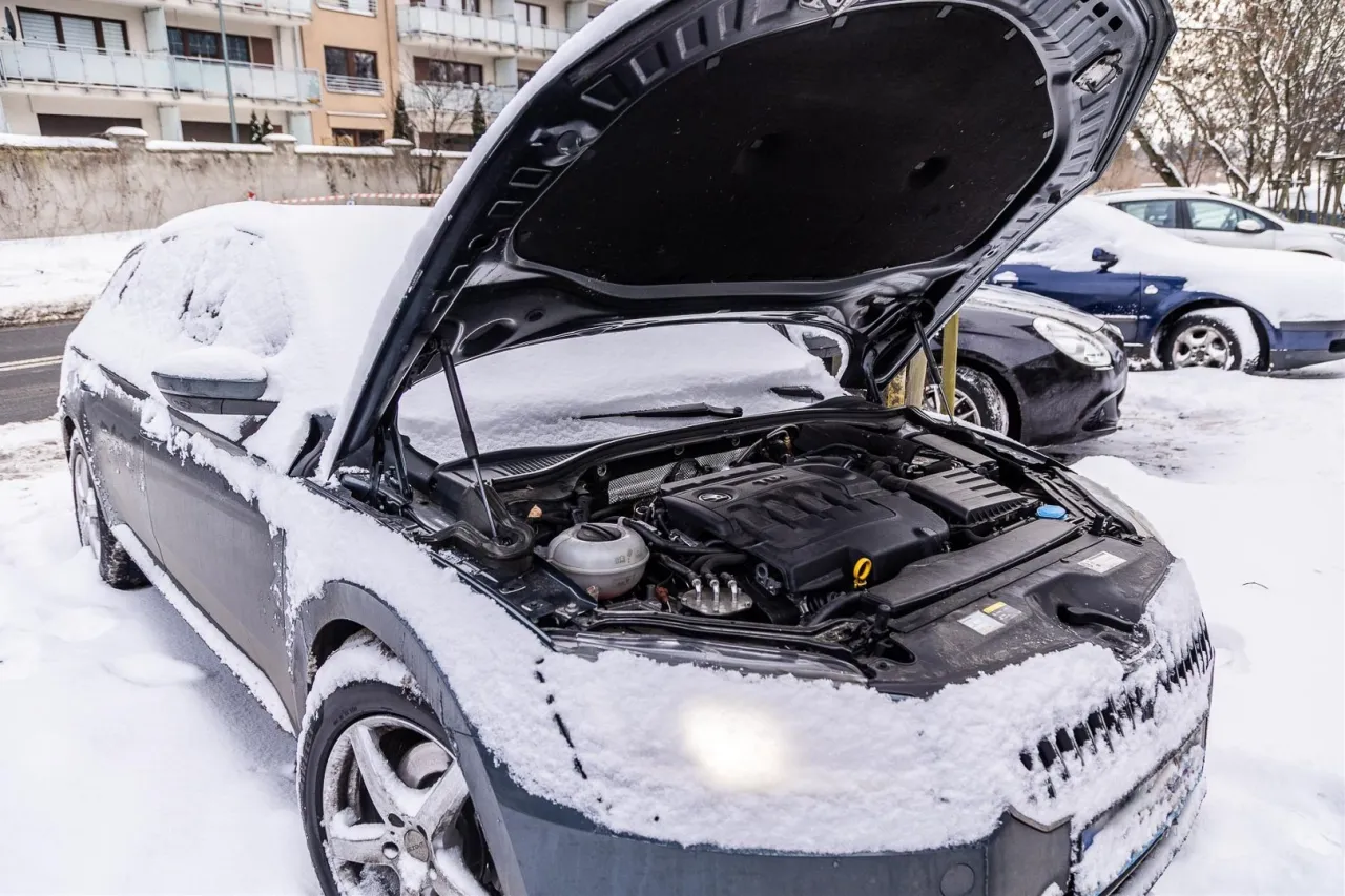 samoch&oacute;d w śniegu nie odpala