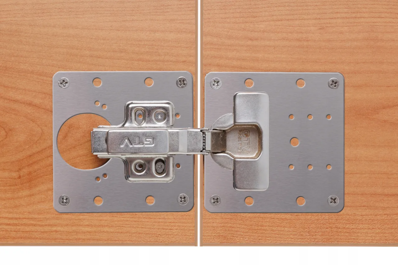 konserwacja zawiasów meblowych