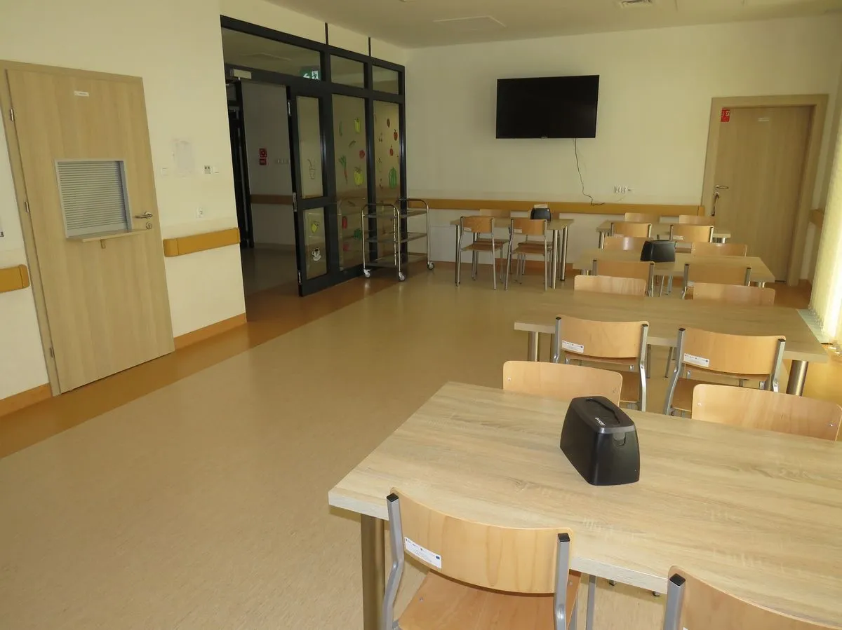 Wnętrze Domu Pomocy Społecznej, pokój lub strefa wspólna