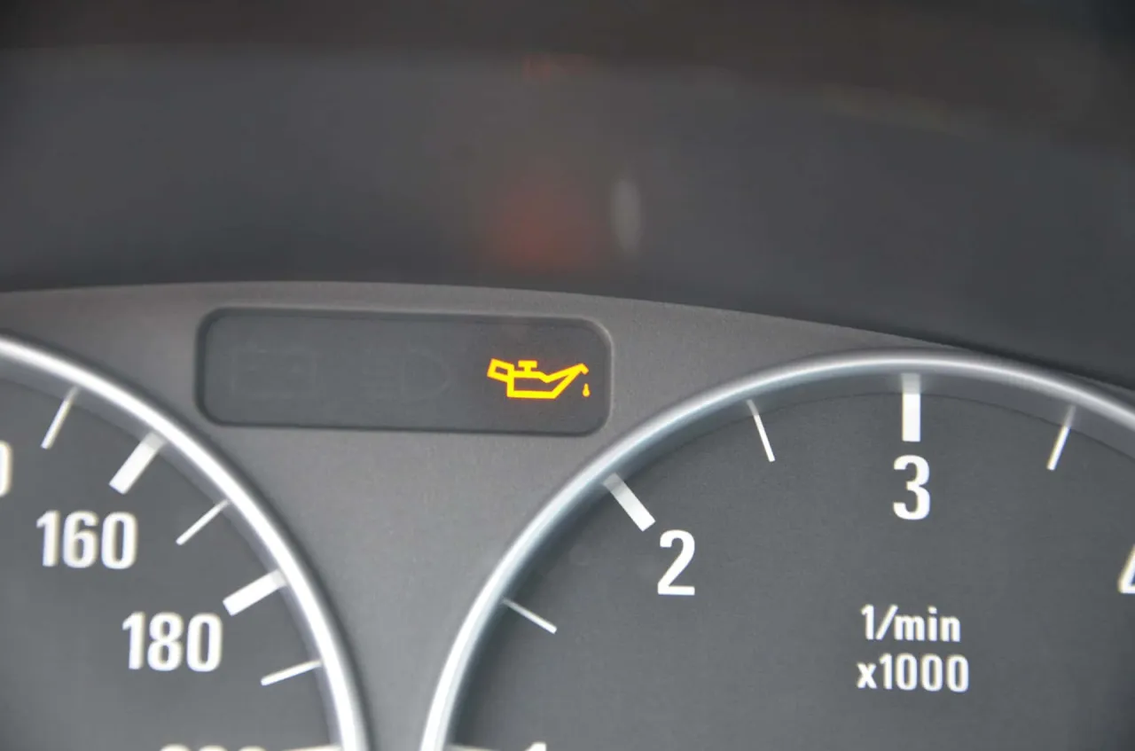 kontrola oleju silnikowego