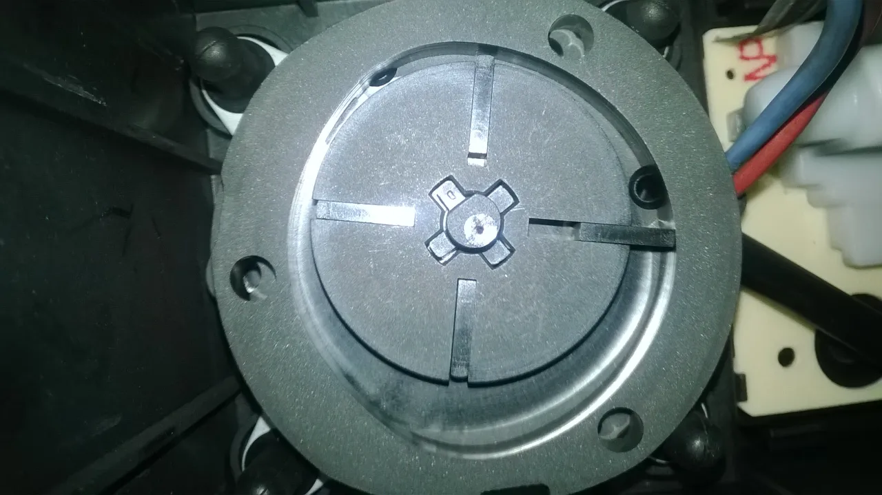Audi A4 B5 objawy uszkodzonej pompki centralnego zamka