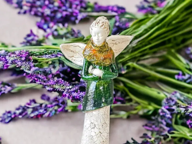 Zdjęcie Rzeźba anioł – piękne symbole ochrony i unikalne prezenty na każdą okazję
