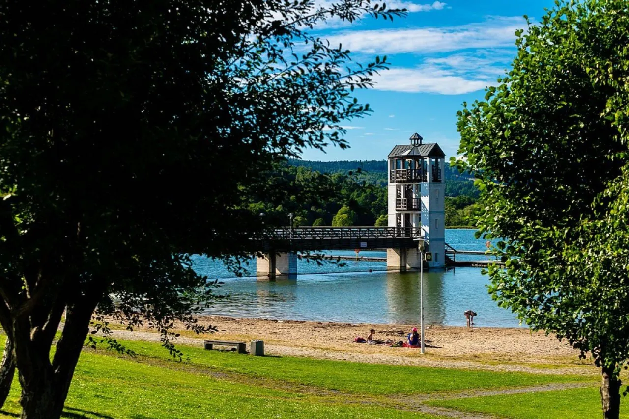 Zalew Stara Morawa molo wieża widokowa
