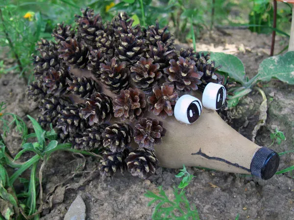 materiały do zrobienia jeża z butelki plastikowej