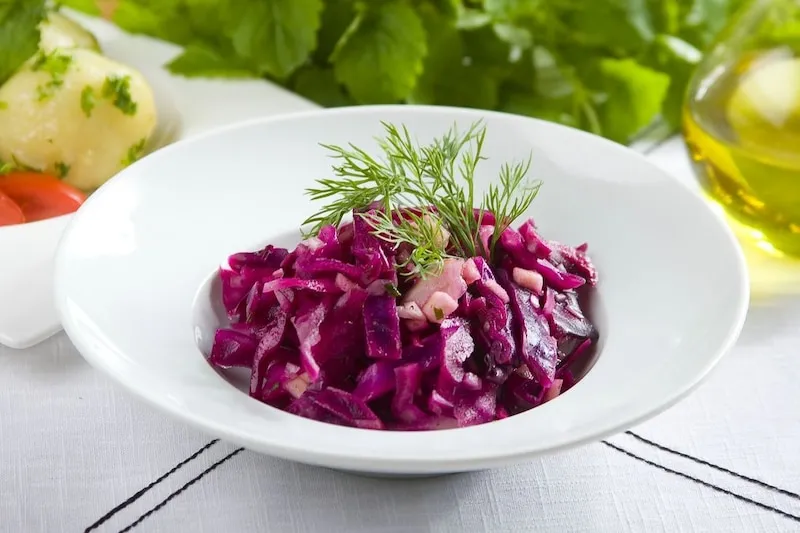 różne warianty surówki z czerwonej kapusty