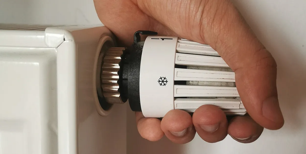 termometr w mieszkaniu, zimno w bloku