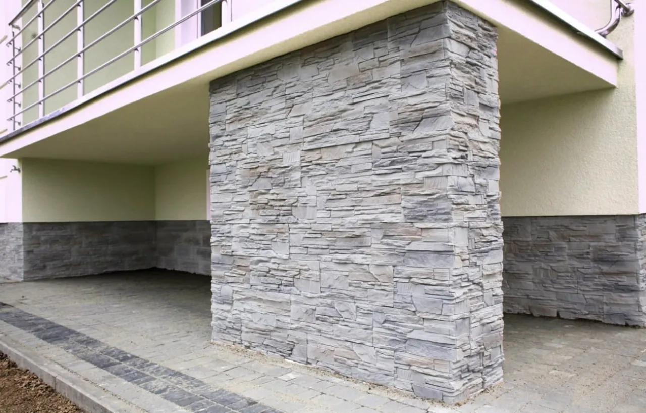 Rodzaje kamienia dekoracyjnego wewnętrznego gipsowy betonowy naturalny