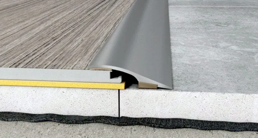 różnica poziomów podłogi płytki panele