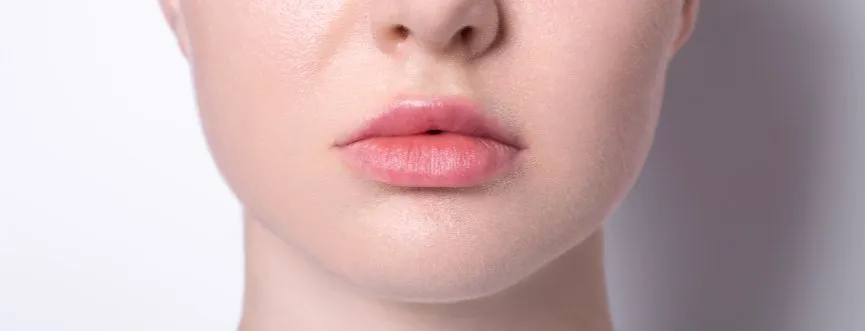 Obrzęk po powiększaniu ust i zimne okłady