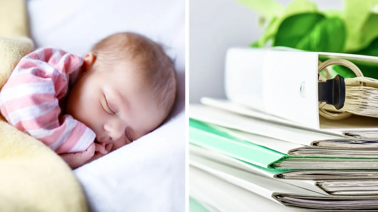 Śpiące dziecko i stos dokumentów. Po narodzinach czeka wiele formalności do załatwienia.