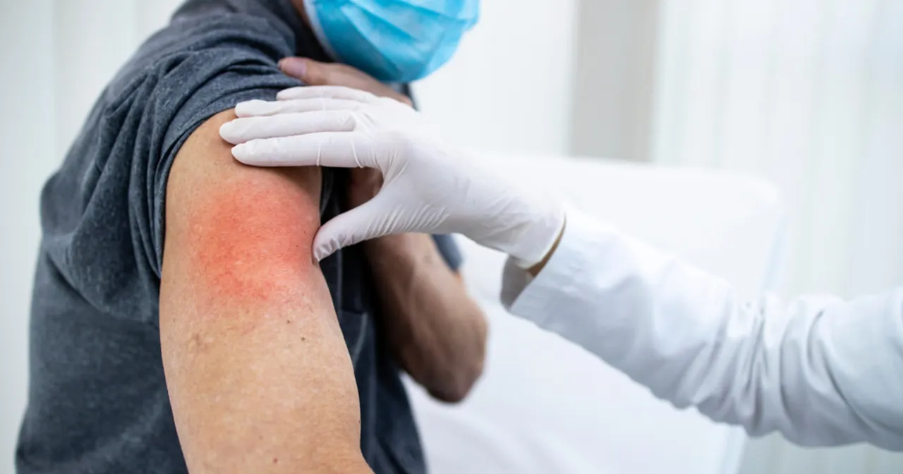 Osoba ćwicząca po szczepieniu, symbol szczepionki