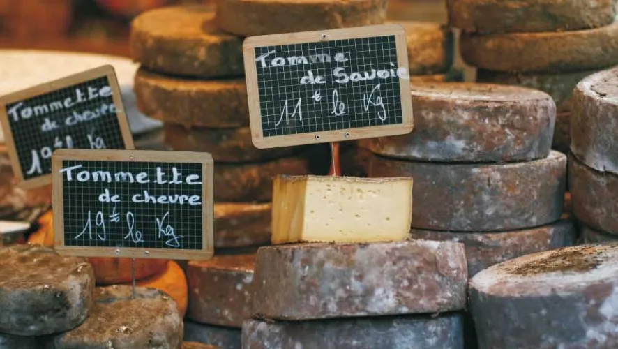 Francuski targ spożywczy, r&oacute;żnorodność ser&oacute;w i wina