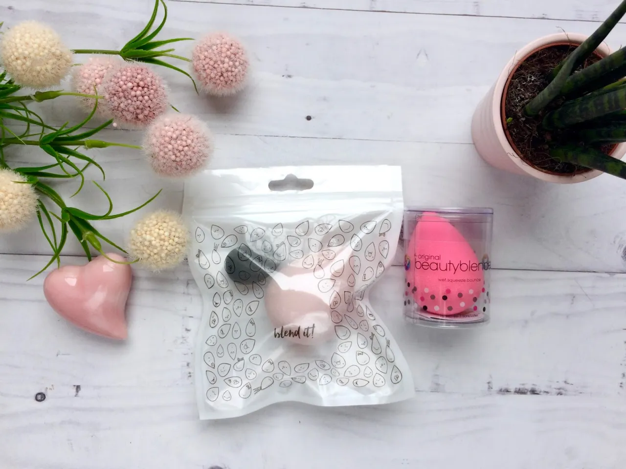 porównanie gąbek do makijażu beautyblender blend it real techniques