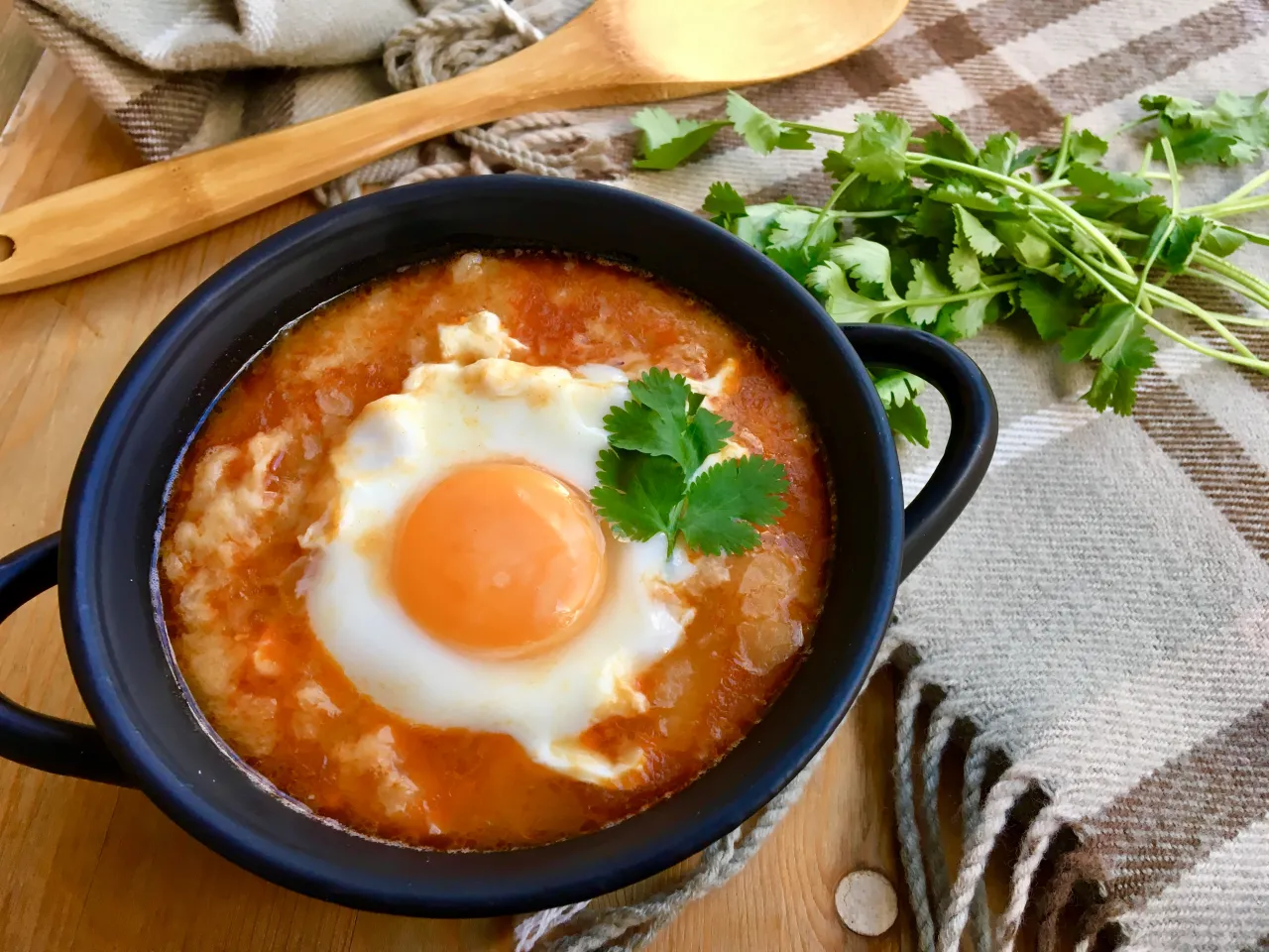 Sopa de ajo con jam&oacute;n y huevo