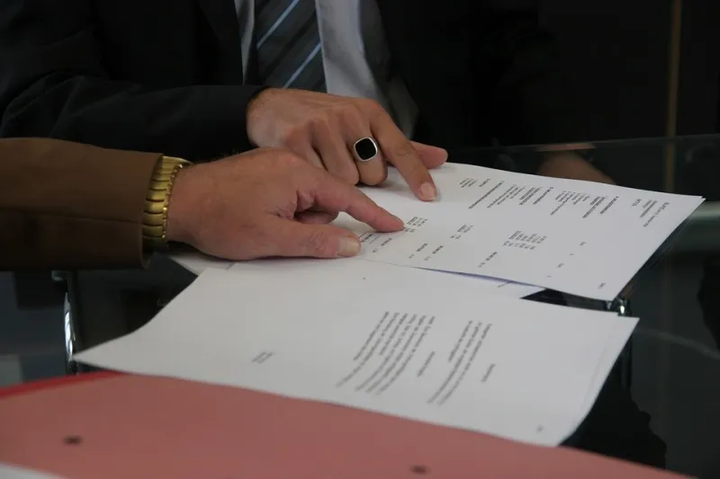 Zdjęcie Jakie dokumenty do notariusza przy sprzedaży mieszkania, aby uniknąć problemów?