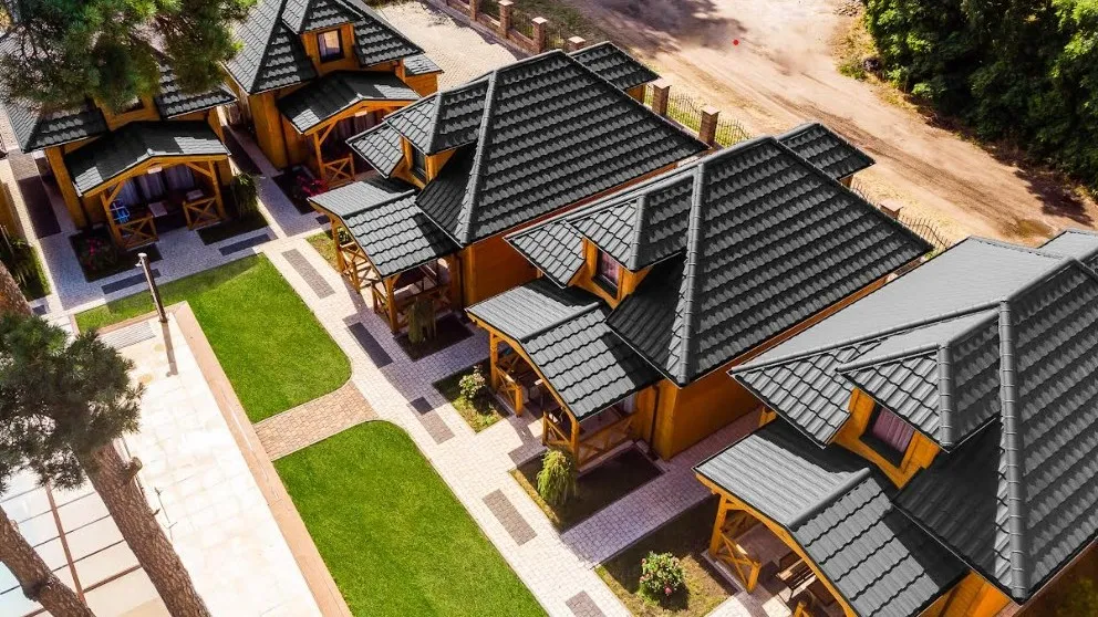 Zdjęcie Jaki dach do drewnianego domu: najlepsze materiały i ich wady