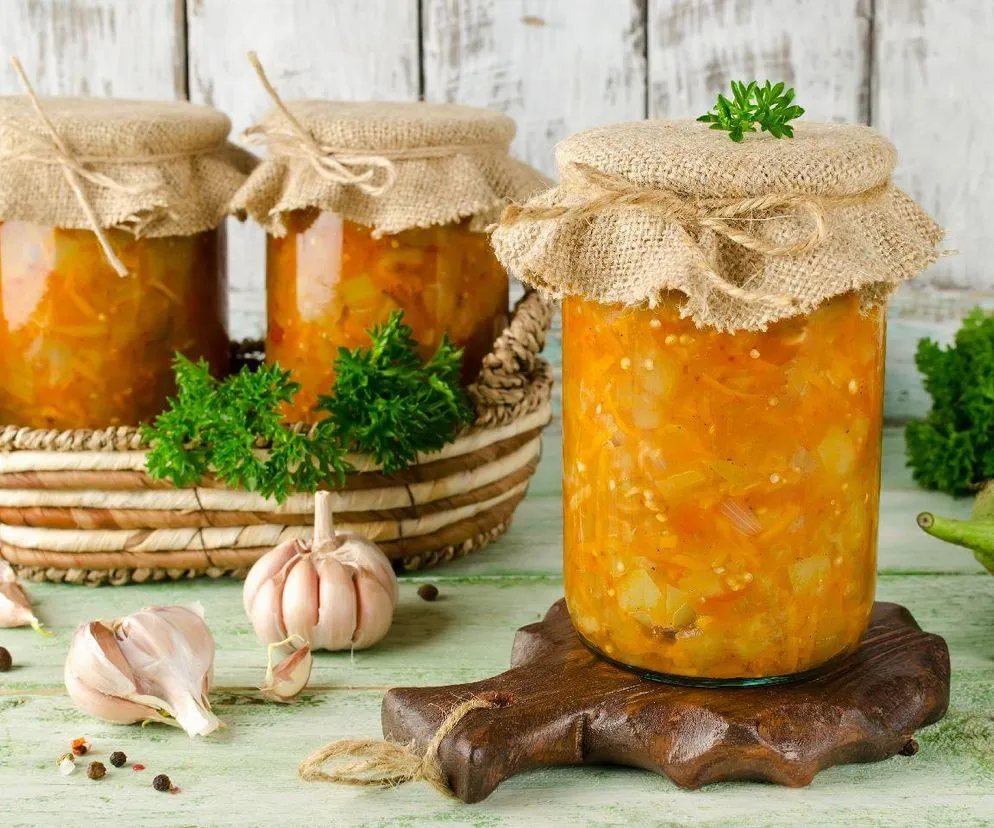 Różne rodzaje zup w słoikach