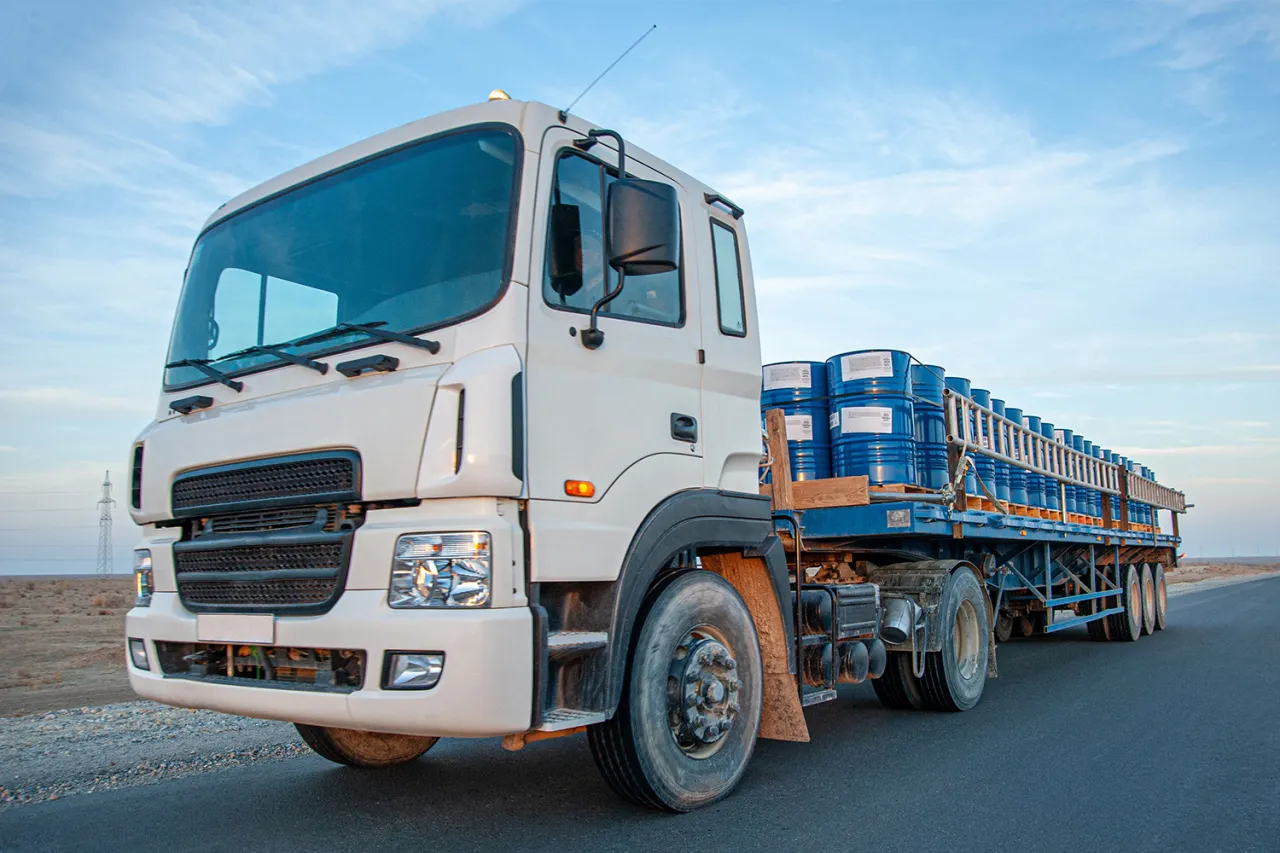 Awaria ciężar&oacute;wki z naczepą